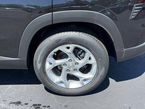 Mosaic Black Metallic 2026 Chevrolet Trax LS