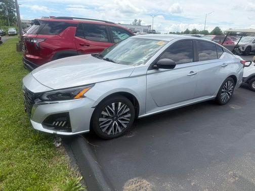 Brilliant Silver Metallic 2024 Nissan Altima 2.5 SV