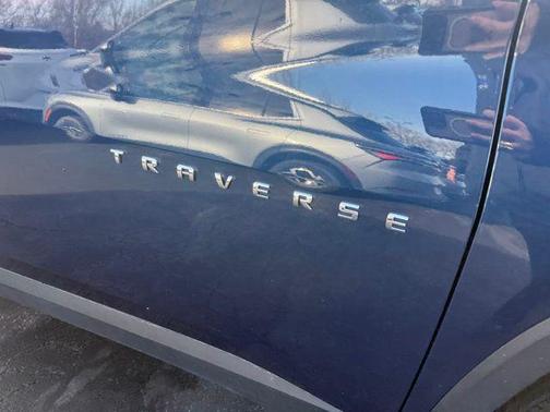 2023 Chevrolet Traverse LT Cloth