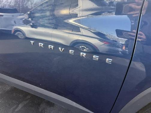 2023 Chevrolet Traverse LT Cloth