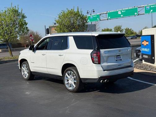 Iridescent Pearl Tricoat 2023 Chevrolet Tahoe 4WD High Country