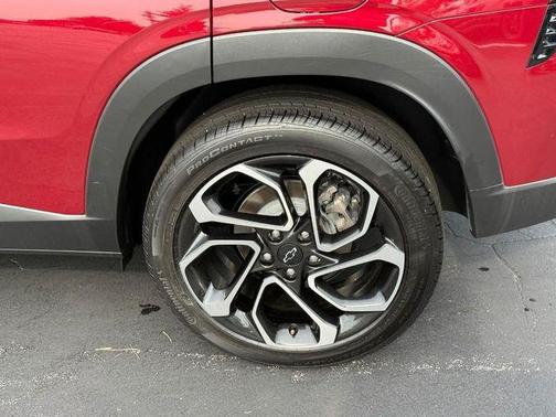 Crimson Metallic 2025 Chevrolet Trax FWD 2RS