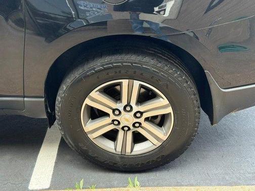 Black Metallic 2017 Chevrolet Traverse 2LT