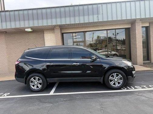 Black Metallic 2017 Chevrolet Traverse 2LT