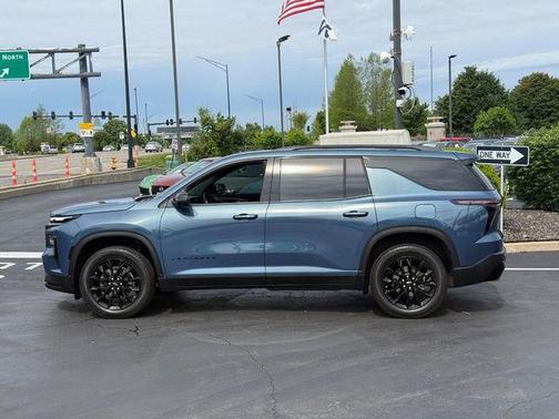 Lakeshore Blue Metallic 2025 Chevrolet Traverse LT