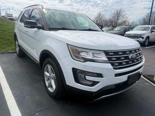Oxford White 2017 Ford Explorer XLT