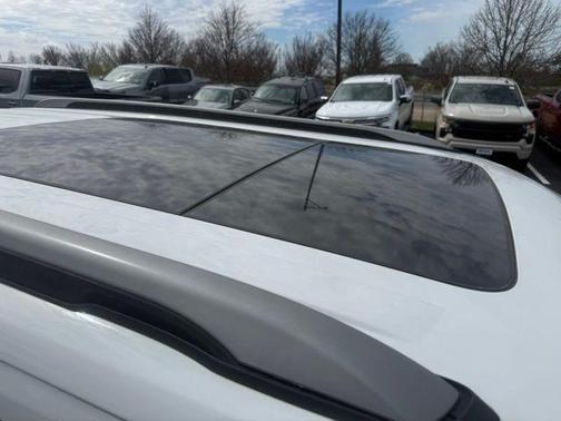 Oxford White 2017 Ford Explorer XLT