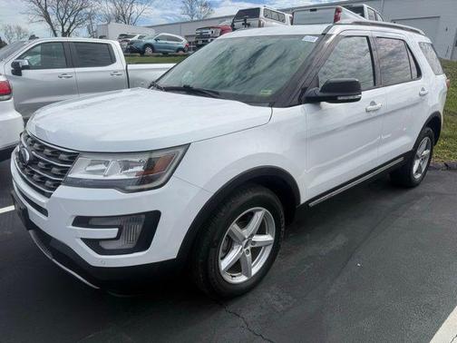 Oxford White 2017 Ford Explorer XLT