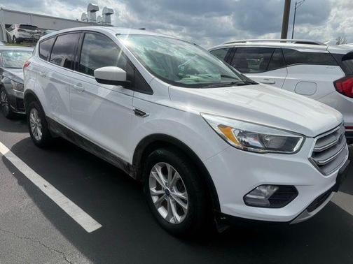 Oxford White 2017 Ford Escape SE