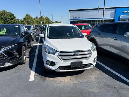Oxford White 2017 Ford Escape SE