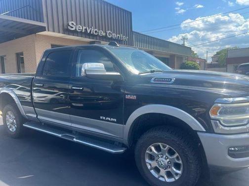 Diamond Black Crystal Pearlcoat 2022 RAM 2500 Laramie Crew Cab 4x4 6'4' Box