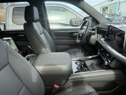 2025 Chevrolet Suburban RST