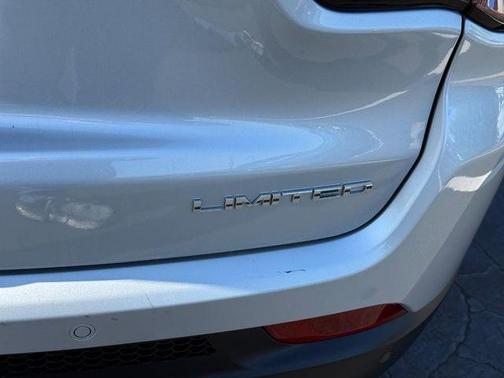 Silver Zynith Metallic Clearcoat 2025 Jeep Compass Limited