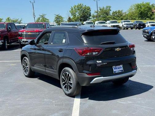 Mosaic Black Metallic 2026 Chevrolet Trailblazer LT