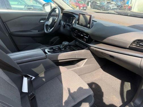 Pearl White Tricoat 2021 Nissan Rogue SV