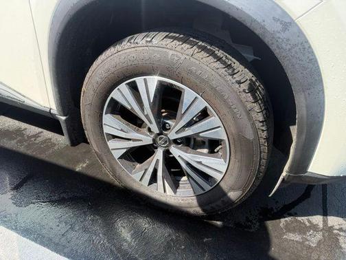 Pearl White Tricoat 2021 Nissan Rogue SV