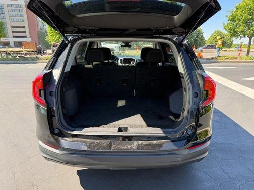 Ebony Twilight Metallic 2022 GMC Terrain SLE