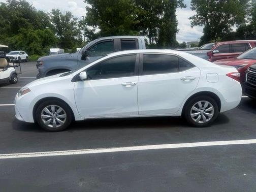 Super White 2014 Toyota Corolla LE