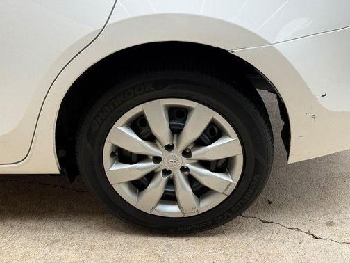 Super White 2014 Toyota Corolla LE
