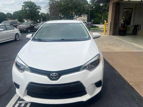 Super White 2014 Toyota Corolla LE