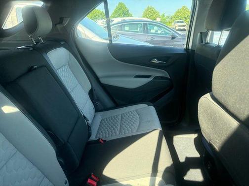Silver Ice Metallic 2020 Chevrolet Equinox LS