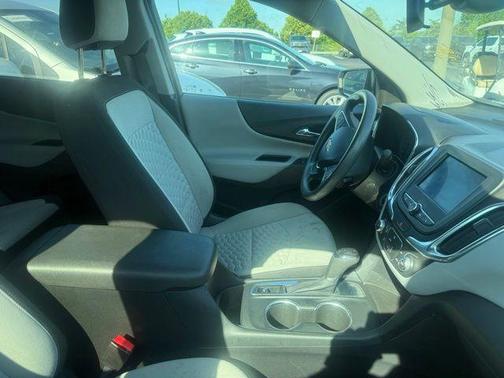 Silver Ice Metallic 2020 Chevrolet Equinox LS