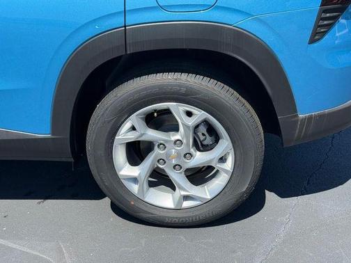 Marina Blue Metallic 2026 Chevrolet Trax LS