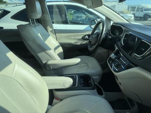 2020 Chrysler Pacifica Touring-L Plus
