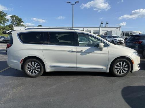 2020 Chrysler Pacifica Touring-L Plus