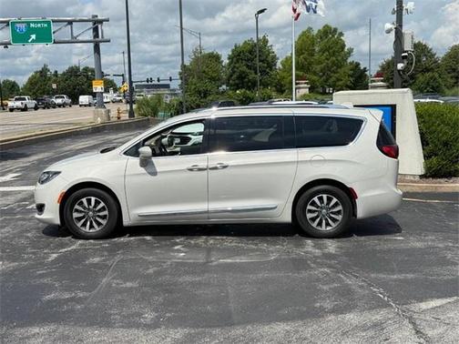 2020 Chrysler Pacifica Touring-L Plus