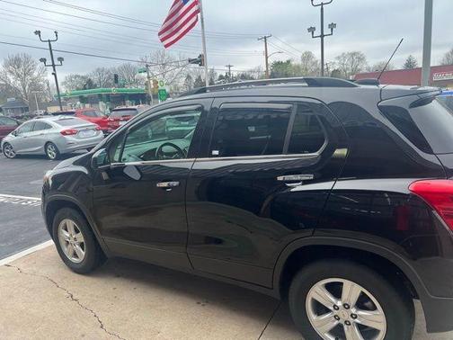 Mosaic Black 2019 Chevrolet Trax LT