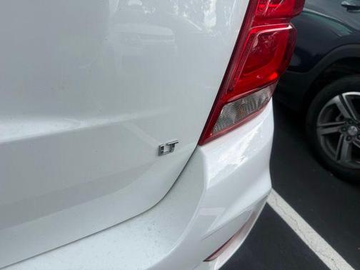 Summit White 2018 Chevrolet Trax LT