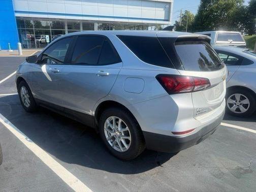 Silver Ice Metallic 2022 Chevrolet Equinox LS