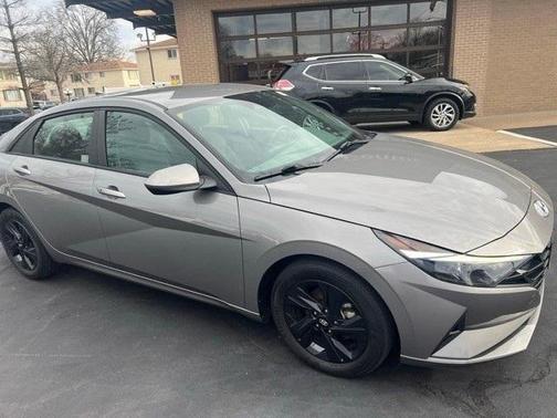 2022 Hyundai ELANTRA HEV Blue