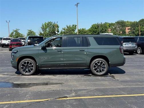 2025 Chevrolet Suburban RST