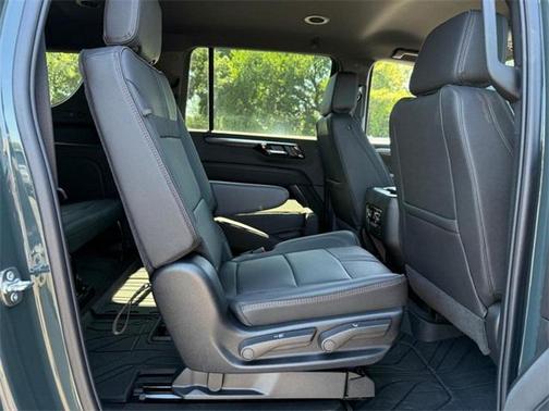 2025 Chevrolet Suburban RST