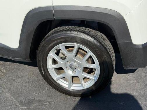 Alpine White Clearcoat 2021 Jeep Renegade Latitude