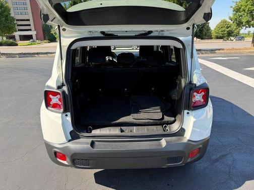 Alpine White Clearcoat 2021 Jeep Renegade Latitude