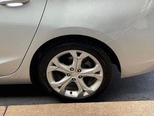 Silver Ice Metallic 2018 Chevrolet Cruze Premier