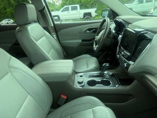 Black Cherry Metallic 2020 Chevrolet Traverse LT Leather