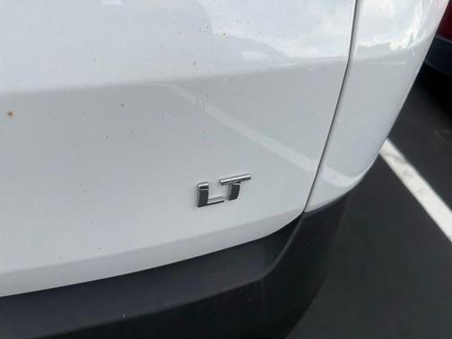 Summit White 2023 Chevrolet Traverse LT Cloth