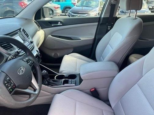 2017 Hyundai TUCSON SE