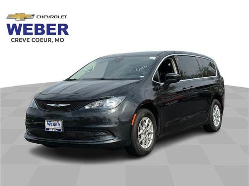 Brilliant Black Crystal Pearlcoat 2023 Chrysler Voyager LX