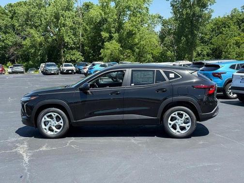 Mosaic Black Metallic 2026 Chevrolet Trax LS