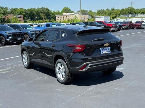 Mosaic Black Metallic 2026 Chevrolet Trax LS