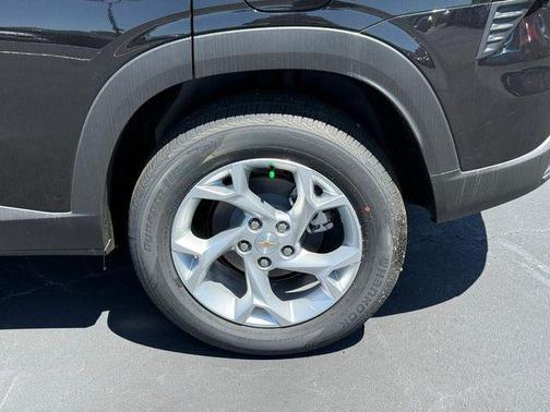 Mosaic Black Metallic 2026 Chevrolet Trax LS