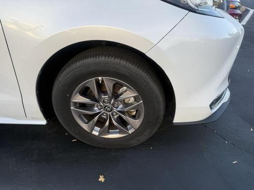 2023 Toyota Sienna XLE