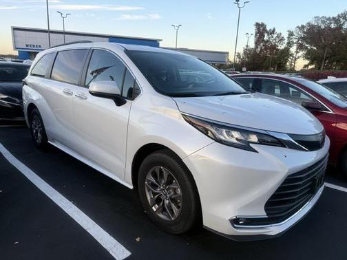 2023 Toyota Sienna XLE