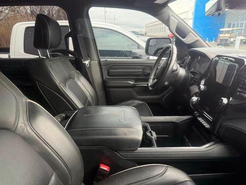 Diamond Black Crystal Pearlcoat 2023 RAM 1500 Limited