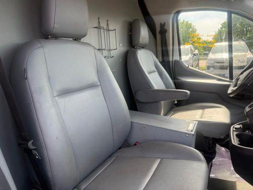Oxford White 2018 Ford Transit-250 Base